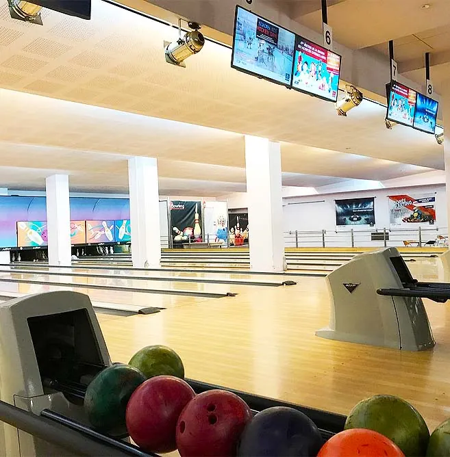 Les pistes du bowling du Megamall à Rabat