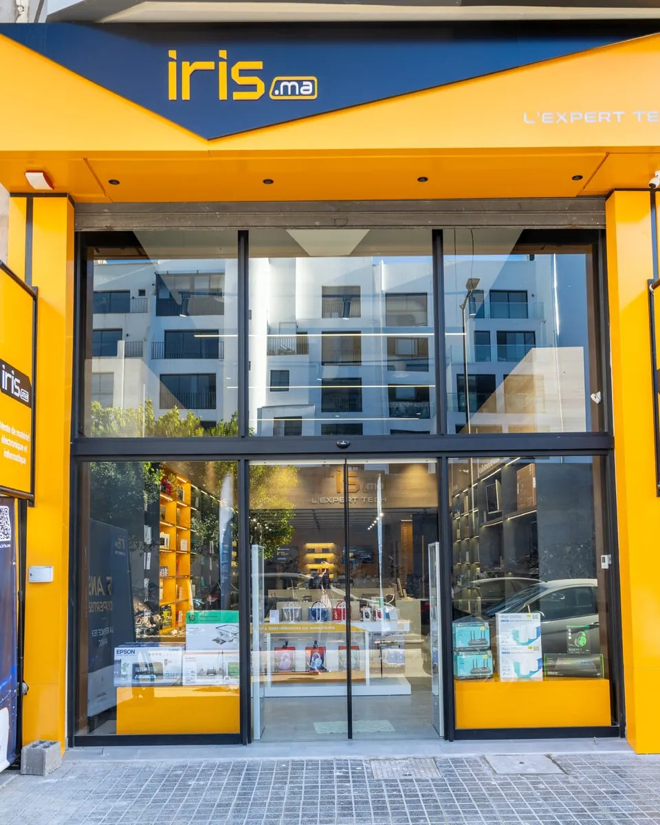 Façade jaune et bleue du magasin iris.ma à Casablanca, rond-point Bachkou